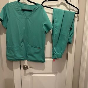 Figs Aqua Scrub Ensemble